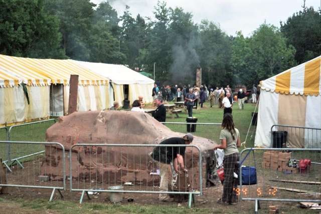 four voiture - Wali Hawes 02 | four voiture réalisé par Wali Hawes en 2005
https://www.walihawes.com/kilns/car_kiln.php